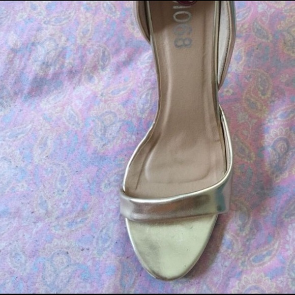 Dress and shoes - Picture 5 of 5